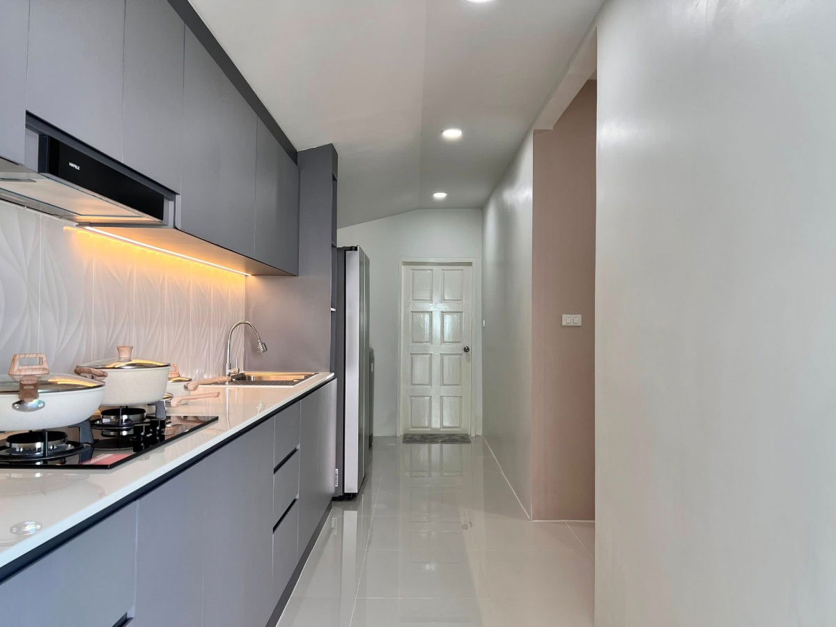 รูป 🏡✨ บ้านเดี่ยวสไตล์โมเดิร์น พร้อมสวนส่วนตัว - รูปที่ 19/27