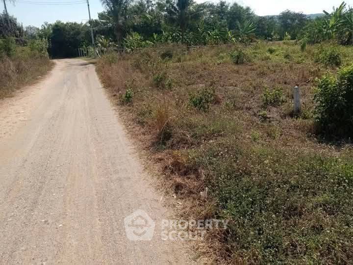 รูป ที่ดินสำหรับปล่อยขาย 2,400 ตารางเมตร แถว ใน ทับใต้ (ID 2064774) - รูปที่ 4/5