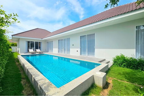[920601001-694] Spacious Modern Villa, 3 Bed 4 Bath in Hua Hin For Sale