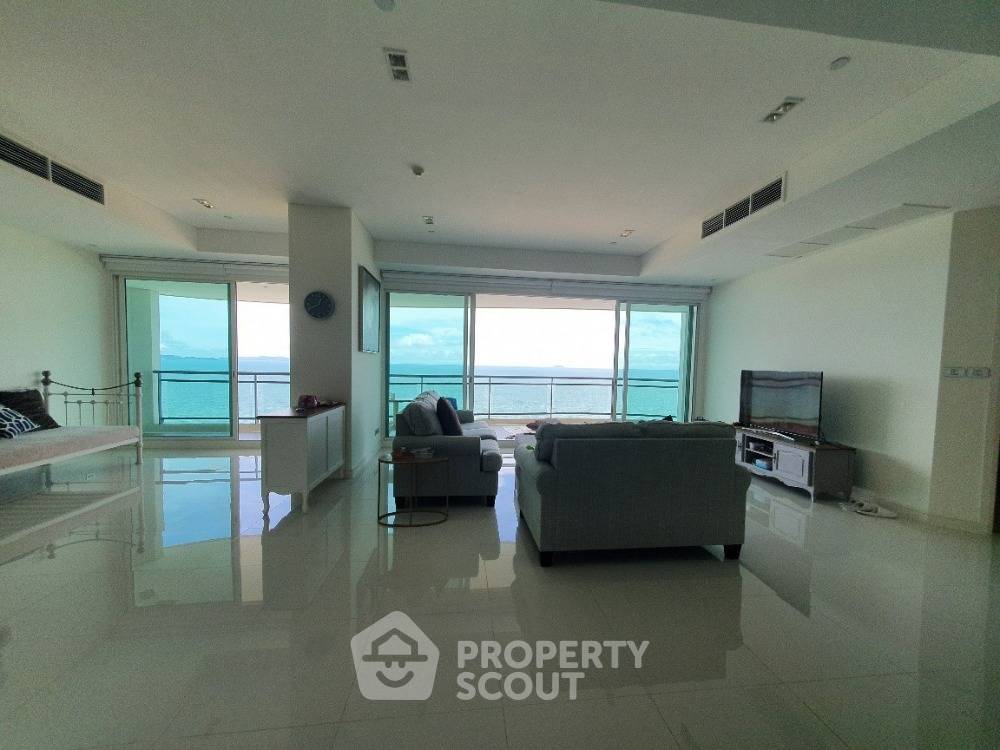 picture 3-BR Condo at Reflection Jomtien Beach Pattaya close to Pattaya (ID 867299) - 8/17