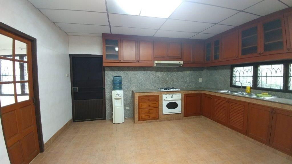 picture Detached house and one-story house on land 309 sq wah in a courtyard about 350 sq m. 10 Parking for office or health clinic. - 12/31