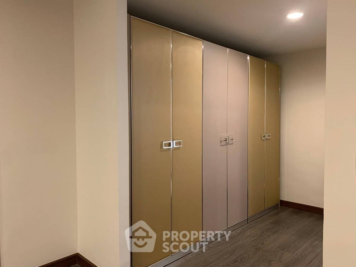 picture 3-BR Condo at The Crest Ruamrudee near BTS Phloen Chit (ID 1963304) - 8/17