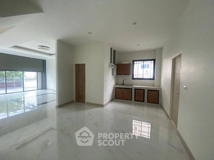 รูป ทาวน์เฮ้าส์ 2-ห้องนอน ใกล้ BTS ห้าแยกลาดพร้าว (ID 2448764) - รูปที่ 6/16