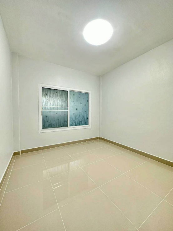 รูป บ้านสวย ถนนเมน ทำเลดี  หลังบ้านโล่ง  หมู่บ้านร่มเงาไม้ บางบัวทอง ถนนวัดลาดปลาดุก - รูปที่ 14/16