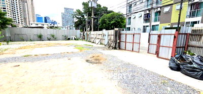 เช่าที่ดิน เขตสาทร : ที่ดินสำหรับปล่อยเช่า 984 ตารางเมตร แถว ใน ทุ่งมหาเมฆ (ID 2167470)