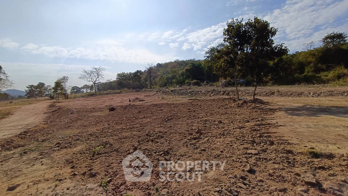 รูป ที่ดินสำหรับปล่อยขาย 1,200 ตารางเมตร แถว ใน ทับใต้ (ID 1998316) - รูปที่ 2/16