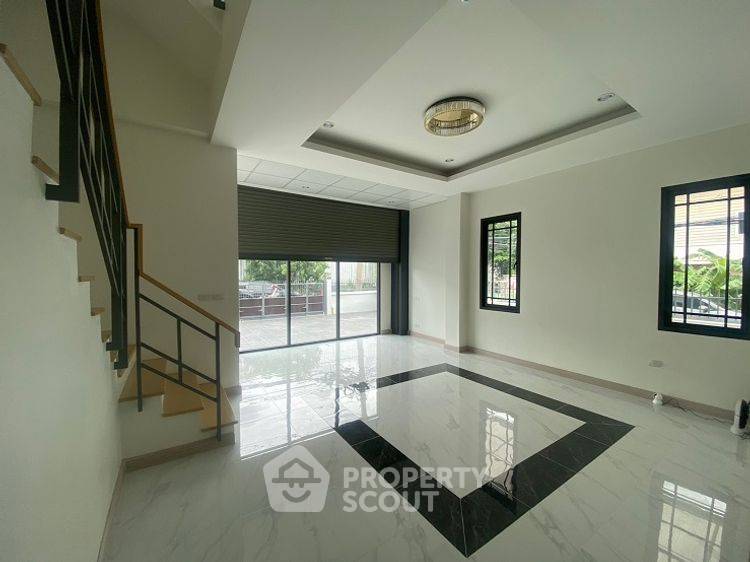 รูป ทาวน์เฮ้าส์ 2-ห้องนอน ใกล้ BTS ห้าแยกลาดพร้าว (ID 2448764) - รูปที่ 5/16