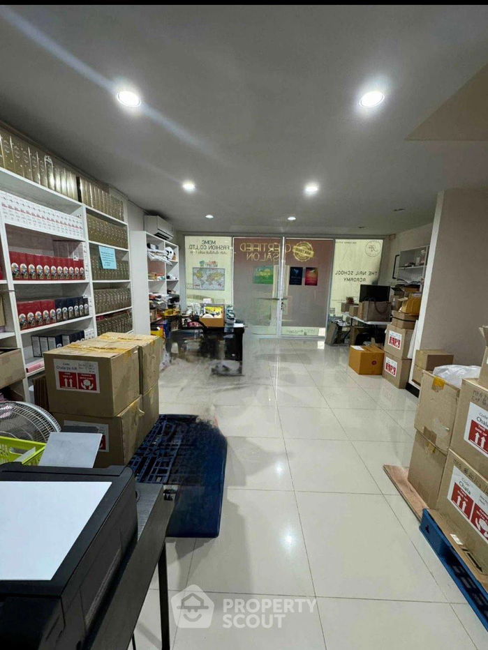 รูป ทาวน์เฮาท์ 3-ห้องนอน ใน ลาดพร้าว (ID 2065274) - รูปที่ 2/12