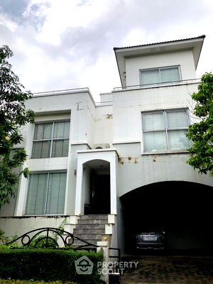 Houses for sale Bangkok : 4-BR House near BTS Saphan Khwai (ID 2083325)