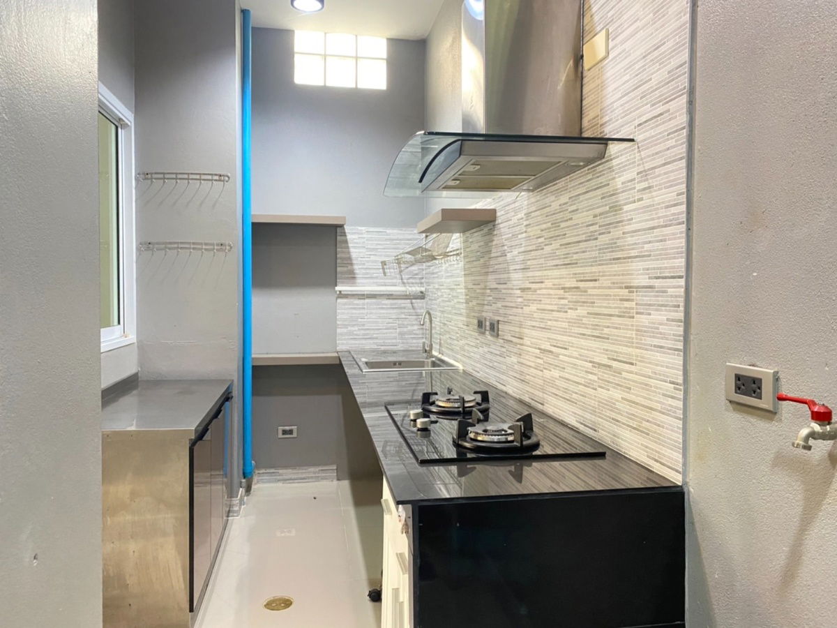 picture Two-story townhouse for sale 3 bedrooms 3 bathrooms and 1 parking. - 5/15