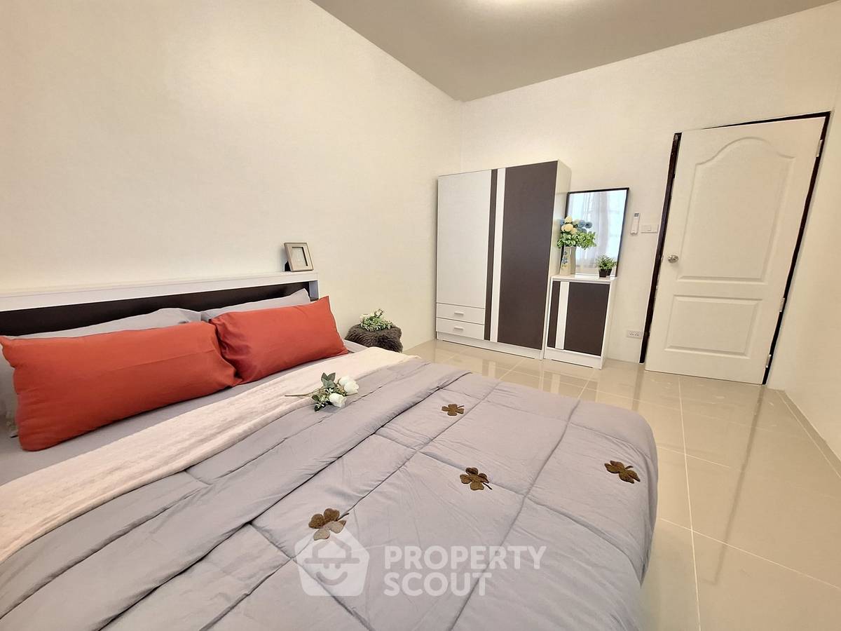 รูป ทาวน์เฮาท์ 2-ห้องนอน ใกล้ พัทยาตะวันออก (ID 2099785) - รูปที่ 9/13