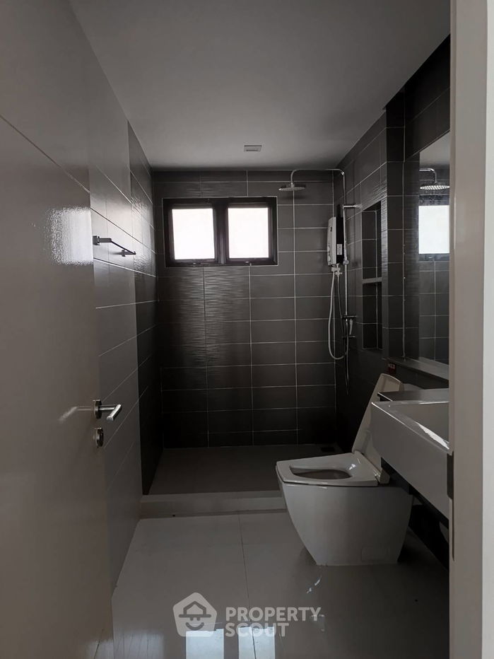 รูป ทาวน์เฮาท์ 3-ห้องนอน ใน ตลาดบางเขน (ID 2047325) - รูปที่ 6/11