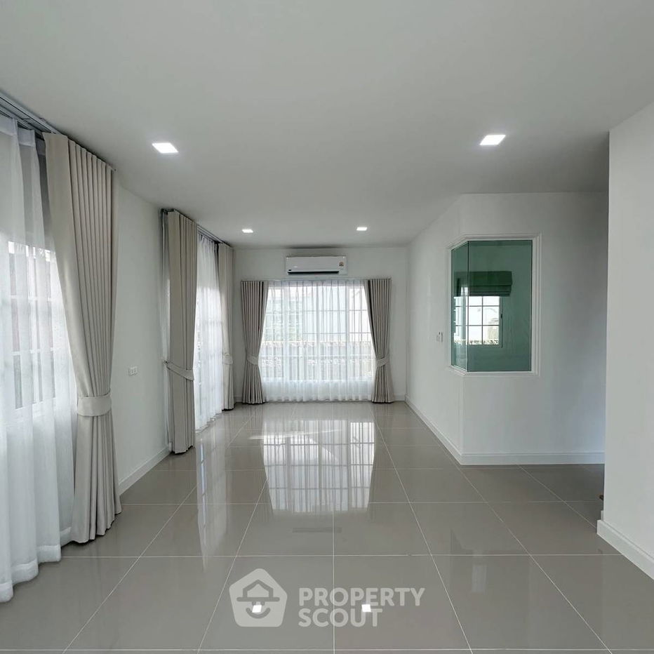 picture 4-BR House at Golden Neo, Sukhumvit LaSalle near BTS Samrong (ID 2458178) - 2/13