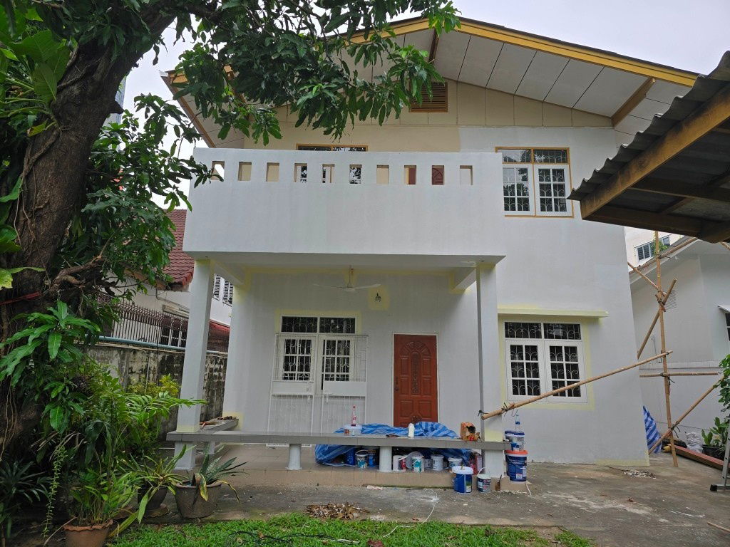 picture Renovated house 2 sto partly furnished with 3 bed plus 1-sto house about 10-15min walk BTS Thong Lo - Ekkamai   - 1/39