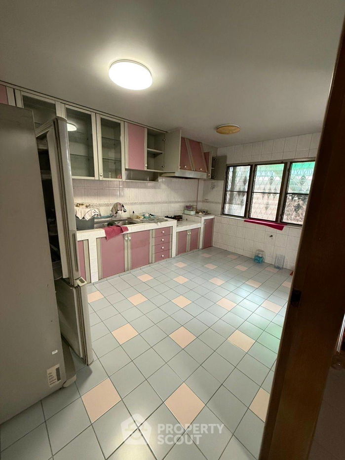 รูป ทาวน์เฮาท์ 7-ห้องนอน ใน บางโคล่ (ID 2104554) - รูปที่ 9/24