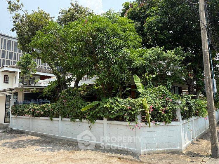 รูป บ้าน 4-ห้องนอน ใกล้ BTS อารีย์ (ID 2426133) - รูปที่ 2/5