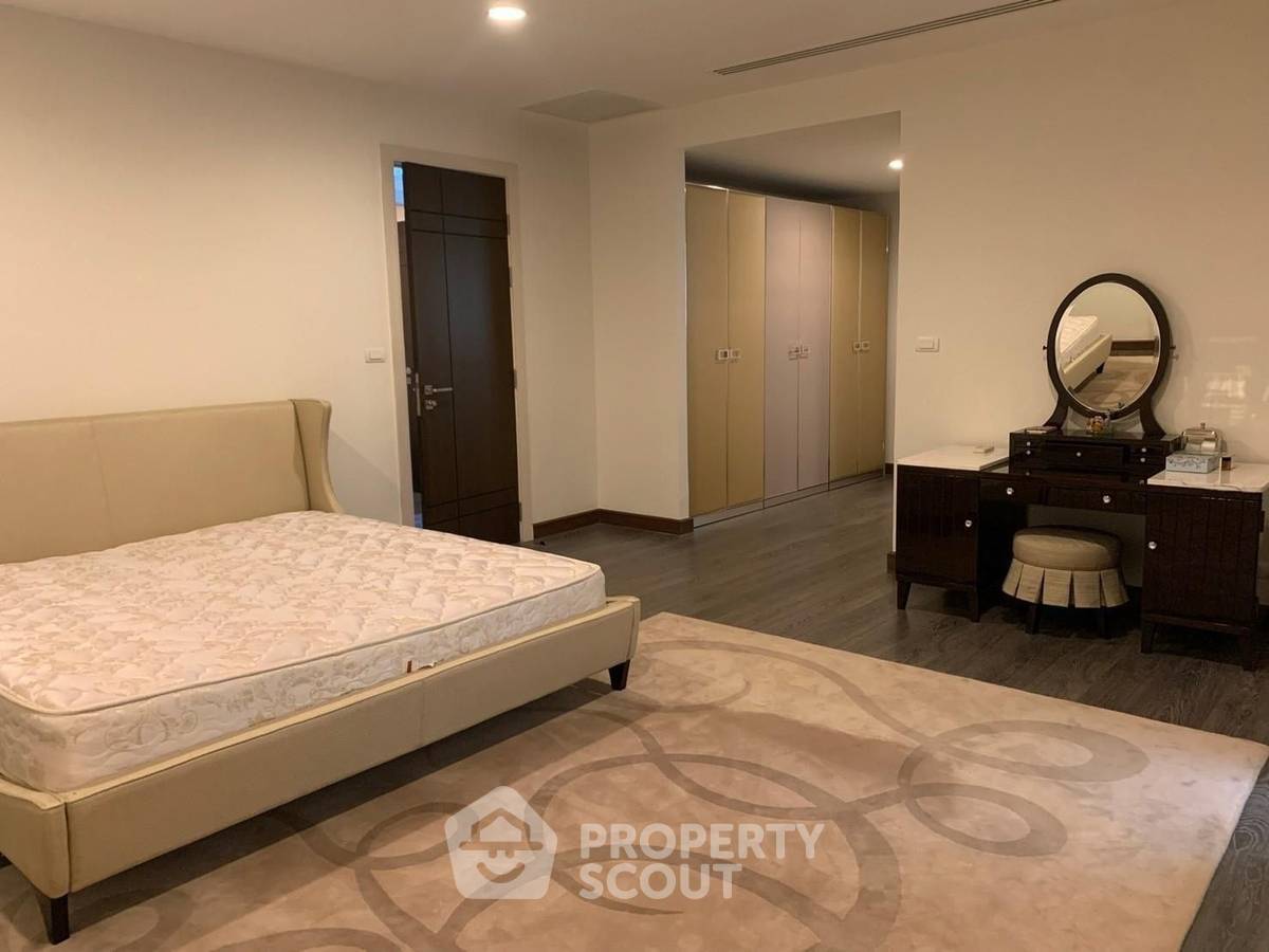 picture 3-BR Condo at The Crest Ruamrudee near BTS Phloen Chit (ID 1963304) - 6/17