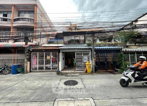 รูป ทาวน์เฮาท์ 5-ห้องนอน ใกล้ MRT ศูนย์วัฒนธรรมแห่งประเทศไทย (ID 1863232) - รูปที่ 1/15