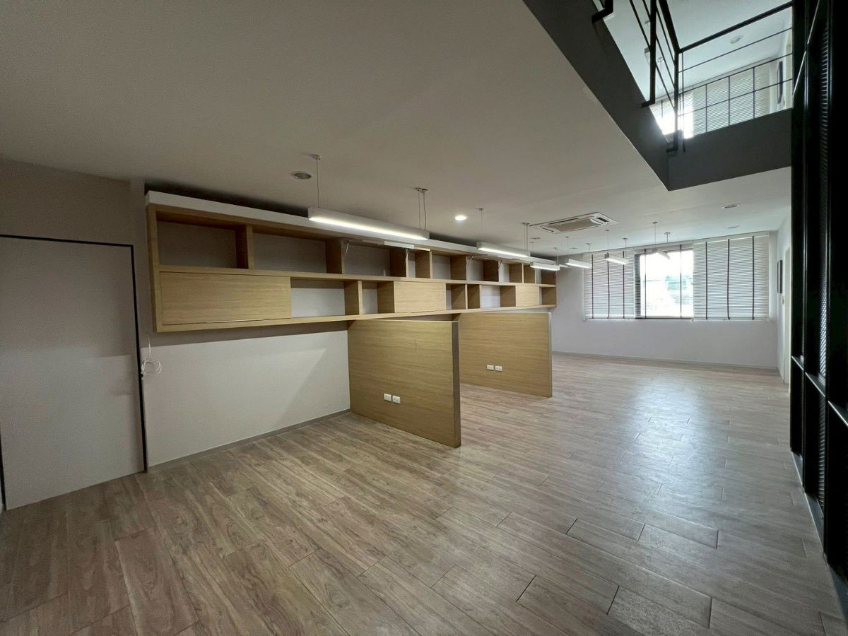 รูป 🏢 สำนักงานให้เช่า 5 ชั้น – ทำเล “ถนนประเสริฐมนูกิจ” ติดโรงเรียนโรงเรียนเลิศหล้า เหมาะบริษัทขนาดเล็ก–กลาง (รองรับ 15–20 คน) - รูปที่ 12/20