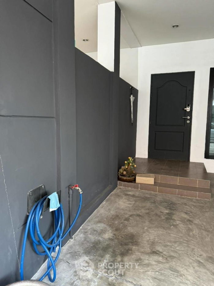 รูป ทาวน์เฮาท์ 4-ห้องนอน ใกล้ กรุงเทพกรีฑา (ID 1902013) - รูปที่ 2/39