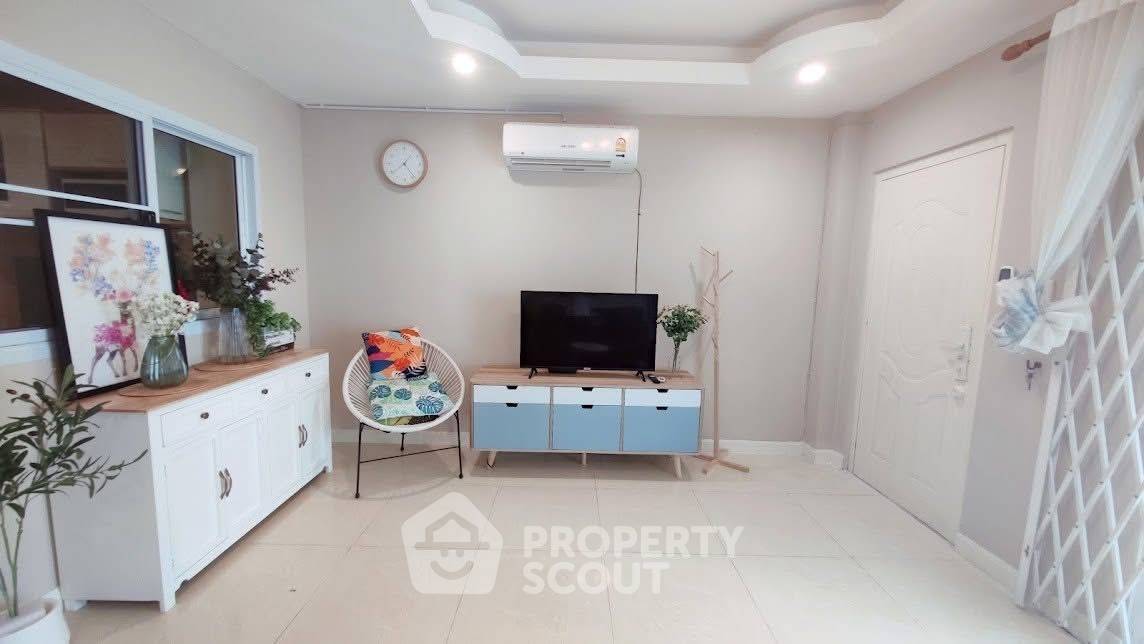 รูป ทาวน์เฮาท์ 2-ห้องนอน ใกล้ พัทยาใต้ (ID 2171648) - รูปที่ 2/18