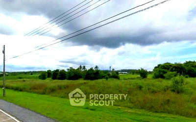 ที่ดิน ศรีราชา ชลบุรี : ที่ดินสำหรับปล่อยขาย 12,688 ตารางเมตร แถว ใน สุรศักดิ์ (ID 2081014)