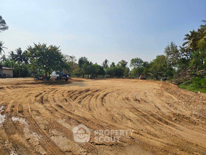 picture 2,400 m² Land for Sale close to Huai Yai (ID 2135813) - 2/5
