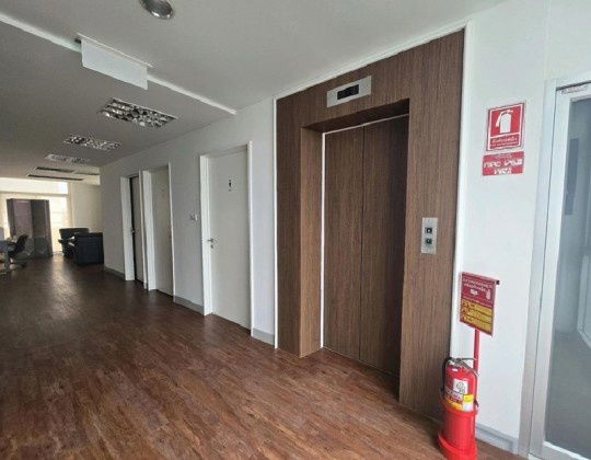 รูป ให้เช่าอาคารสำนักงาน 8 ชั้น ซอยศรีนครินทร์ 40 มีลิฟท์โดยสารในอาคาร ที่จอดรถ 14 คัน เหมาะเป็นสำนักงาน ทำเลดี เดินทางสะดวก - รูปที่ 8/19