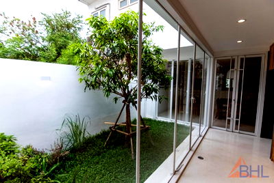 ทาวน์โฮม ถนนรัชดาภิเษก : ลดราคาพิเศษ ขายทาวน์โฮม 3ชั้น 37 ตรว. 280 ตรม. 4 ห้องนอน รัชดาภิเษก 36 เขตจตุจักร กรุงเทพ