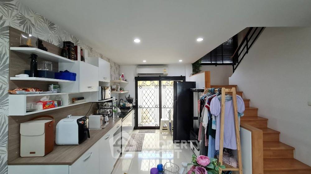 รูป ทาวน์เฮาท์ 3-ห้องนอน ใน สวนหลวง (ID 1832285) - รูปที่ 2/24