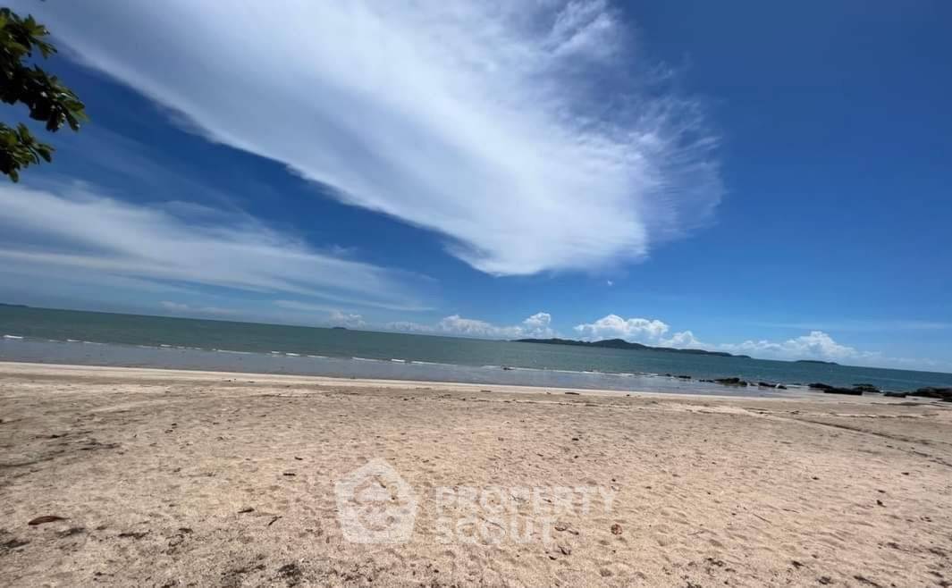 รูป วิลล่า 10-ห้องนอน ใกล้ เมืองพัทยา (ID 2102900) - รูปที่ 20/20