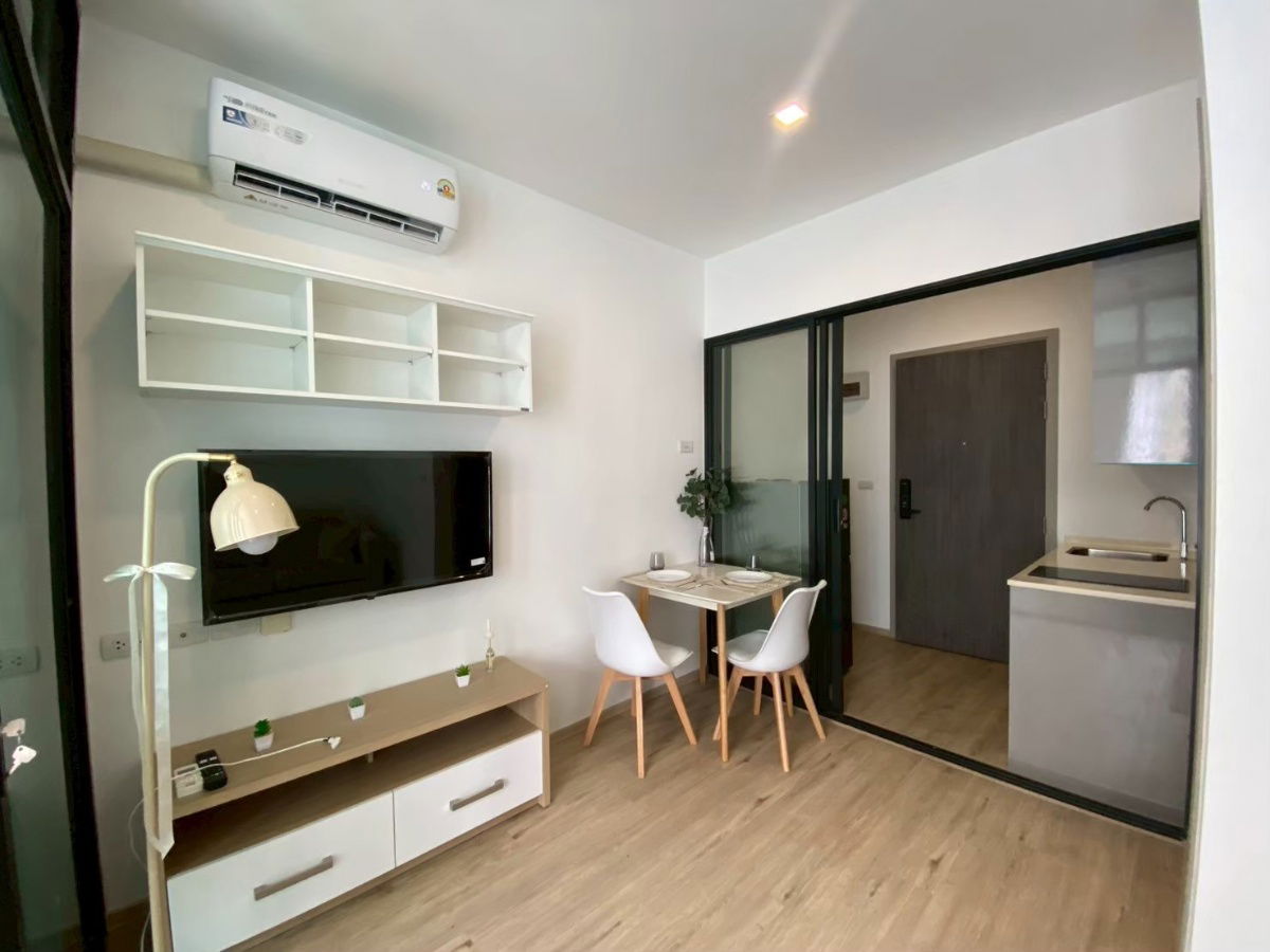 picture Airport Link Huamark condominium rental is convenient for travelling (available in many rooms). Short-term rating. - 9/22
