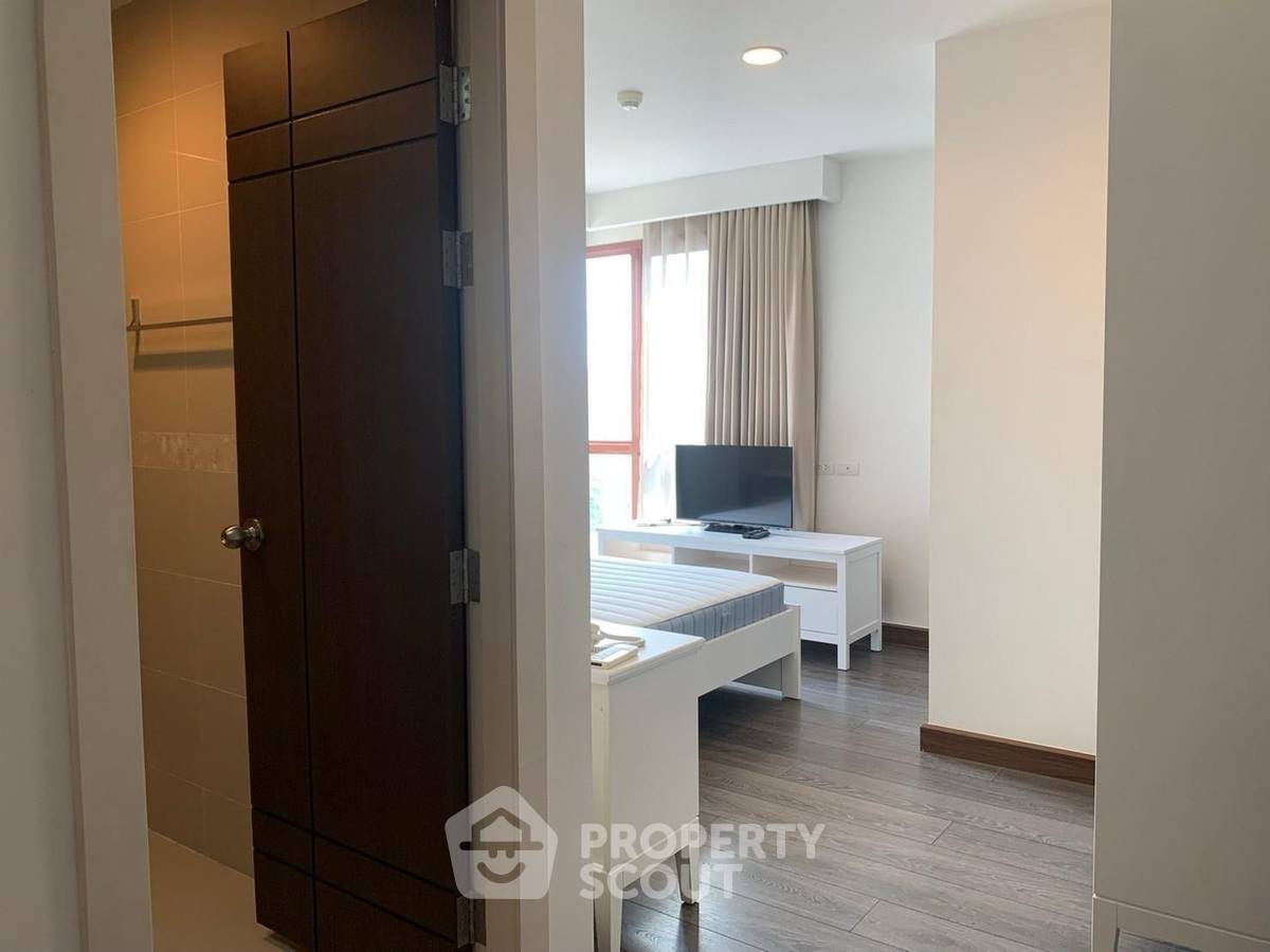 picture 3-BR Condo at The Crest Ruamrudee near BTS Phloen Chit (ID 1963304) - 12/17