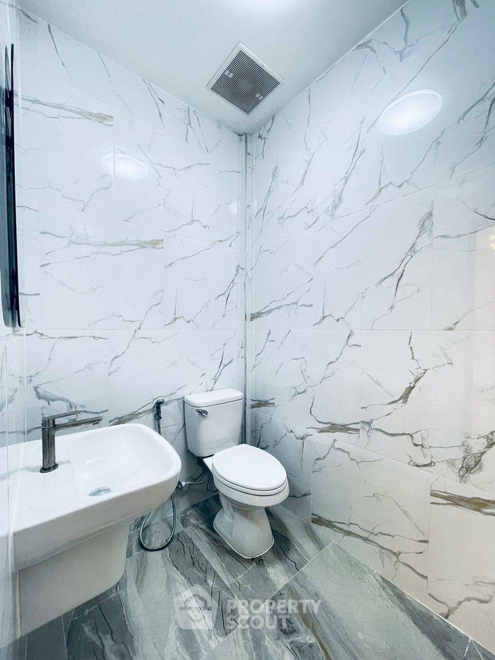 รูป ทาวน์เฮาท์ 3-ห้องนอน ใกล้ พัทยาตะวันออก (ID 2111950) - รูปที่ 14/16