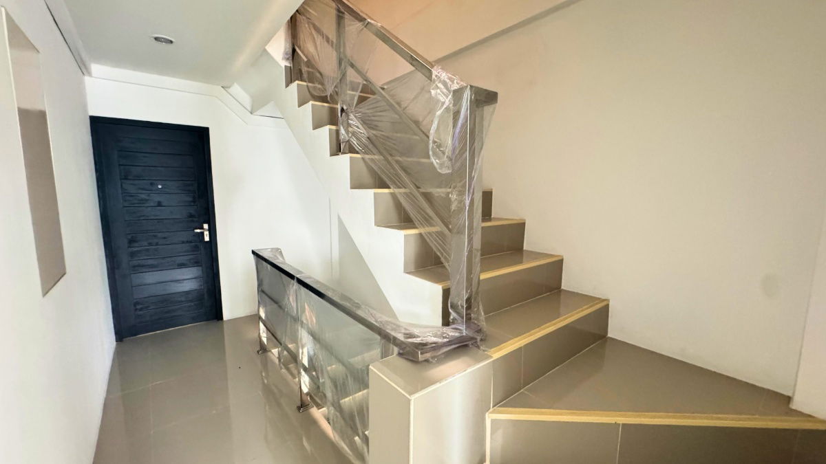 picture Commercial building for sale, new condition, never used, 4 floors (Mix-Use), Soi Lad Phrao 107, ready for immediate use. - 13/17