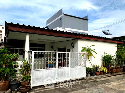 Houses for sale Bangkok : 3-BR House in Lat Phrao (ID 1694918)