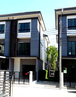 Townhouses for sale Phutthamonthon Sai 1 Road  : 3-BR Townhouse in Bang Duan (ID 1596304)