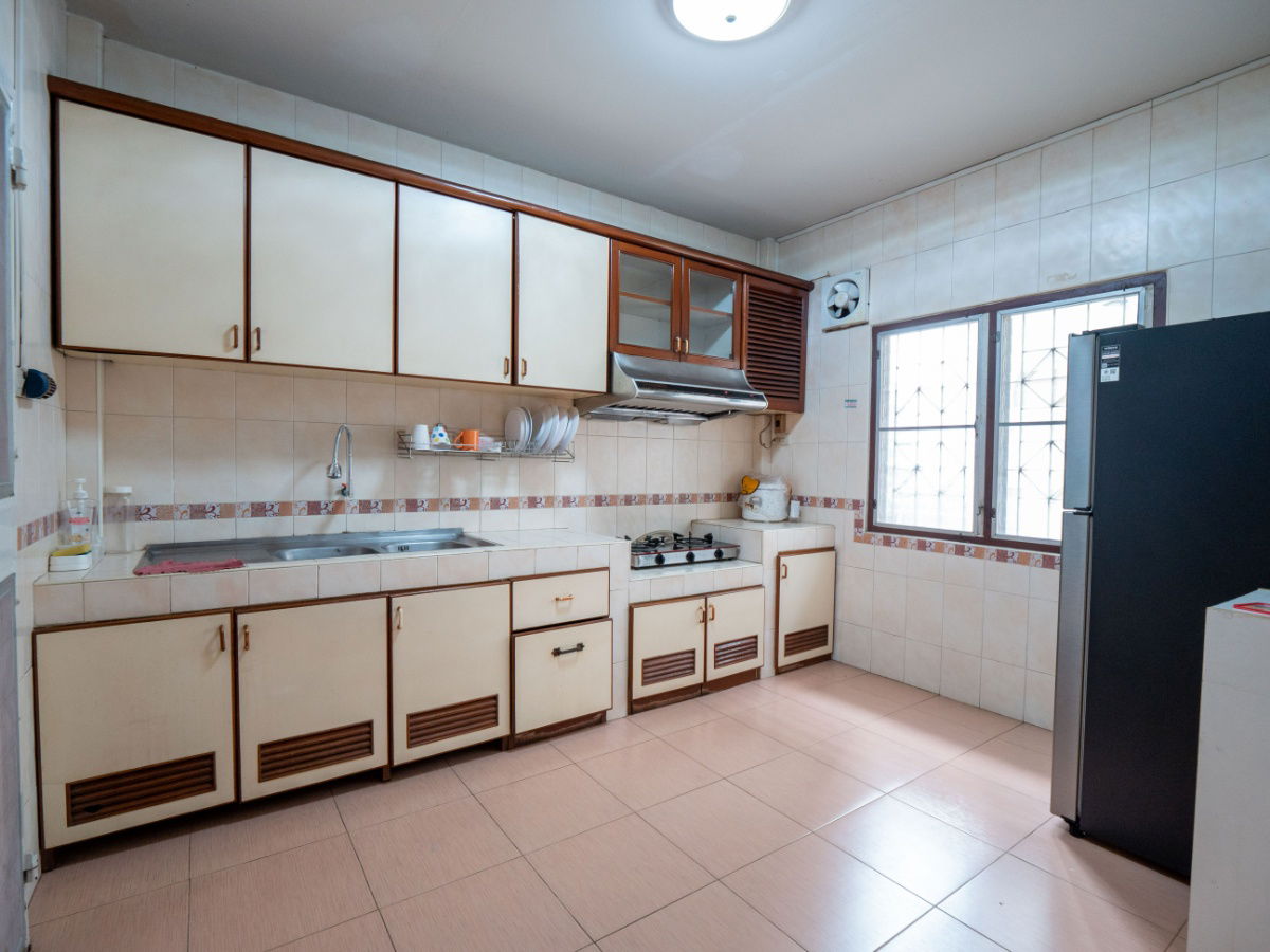 picture House for rent in Pornpailin Village 5, Soi On Nut 16, on Sukhumvit 77 Road, near BTS On Nut.  - 11/18