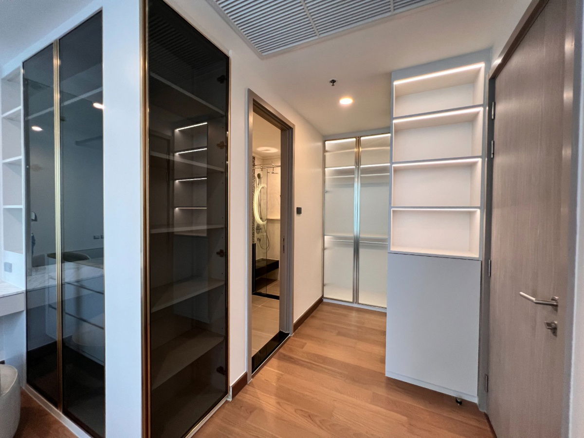 picture Supalai Oriental Sukhumvit 39: Experience Luxurious Living in the Heart of the City with Complete Comfort - 9/13