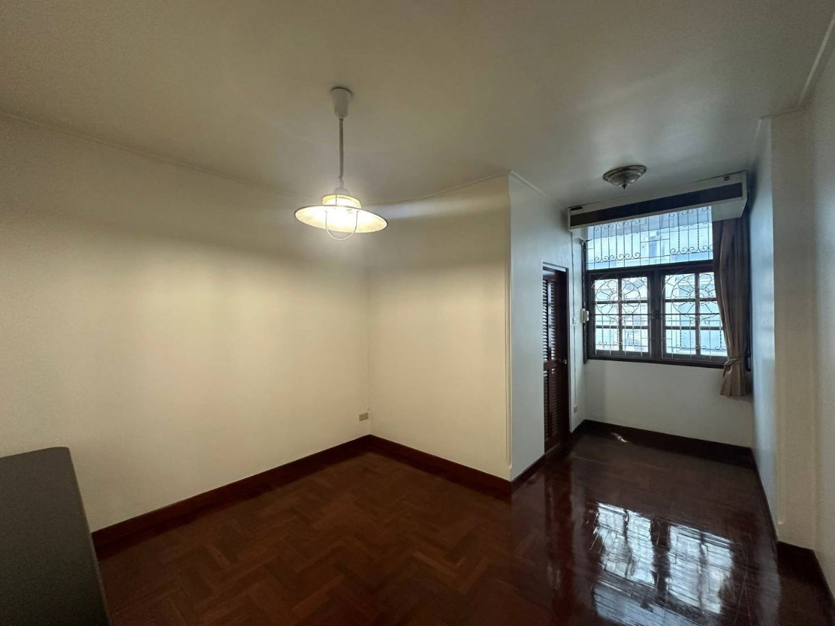 picture 4-storey townhouse, Ekkamai Villa project, Soi Sukhumvit 63, near BTS Ekkamai, only 2 kilometers. - 32/36