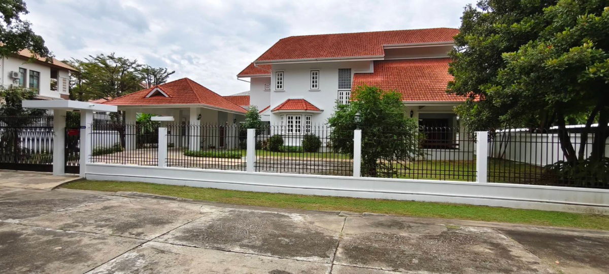 รูป ให้เช่า บ้านเดี่ยว หลังใหญ่ หลังริม 4 ห้องนอน ซอยปรีดีพนมยงค์ 11 สุขุมวิท 71 คลองตัน พร้อมเฟอร์นิเจอร์ไม้สักทั้งหลัง - รูปที่ 2/37