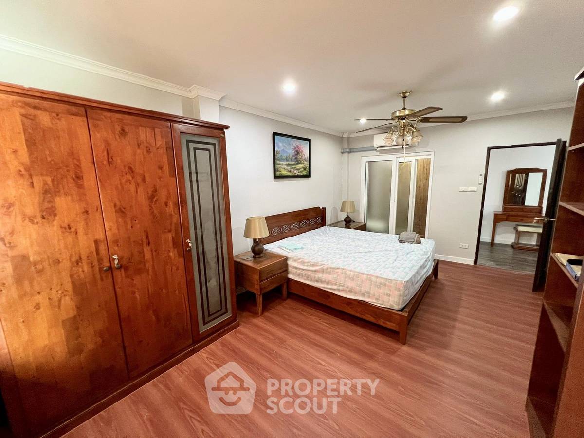 รูป วิลล่า 4-ห้องนอน ใกล้ พัทยาตะวันออก (ID 2133274) - รูปที่ 7/18