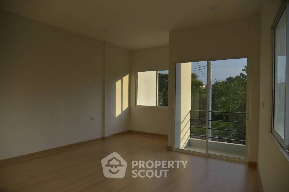 รูป ทาวน์เฮาท์ 2-ห้องนอน ใน สันผักหวาน (ID 1777498) - รูปที่ 3/8