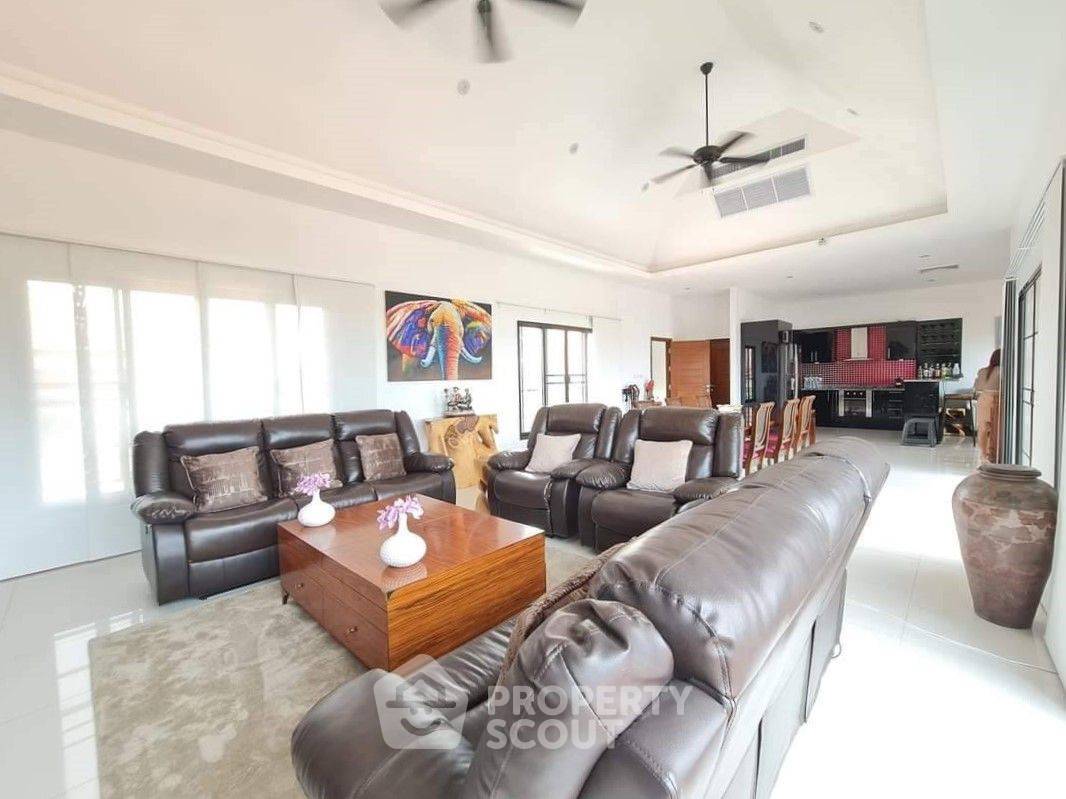 รูป วิลล่า 3-ห้องนอน ที่ ทะเล สวรรค์ ใกล้ บางเสร่ (ID 2118967) - รูปที่ 6/22