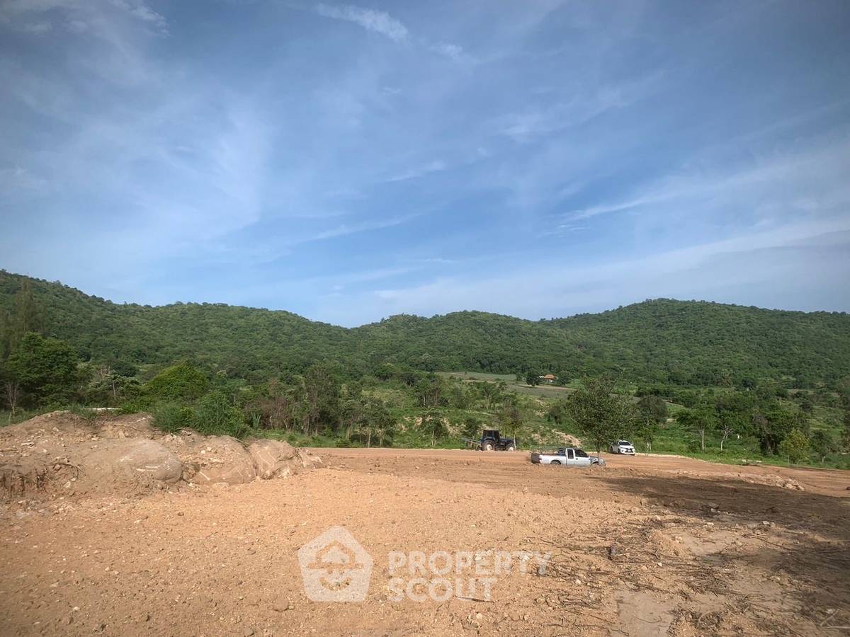 รูป ที่ดินสำหรับปล่อยขาย 1,116 ตารางเมตร แถว ใน ทับใต้ (ID 2080040) - รูปที่ 1/6