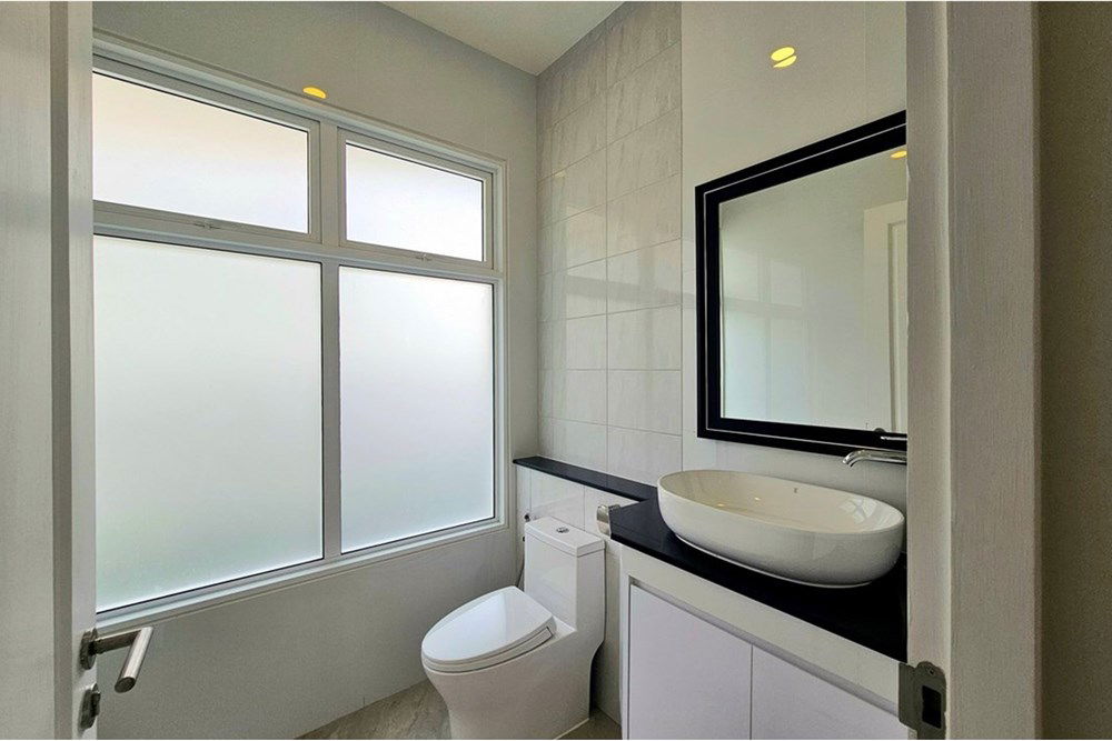 picture [920601001-694] Spacious Modern Villa, 3 Bed 4 Bath in Hua Hin For Sale - 37/37