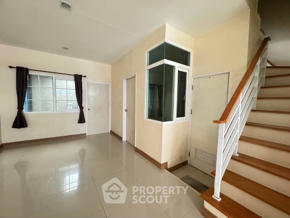 รูป ทาวน์เฮาท์ 4-ห้องนอน ใกล้ ท่าอากาศยานสุวรรณภูมิ (ID 1994689) - รูปที่ 3/12