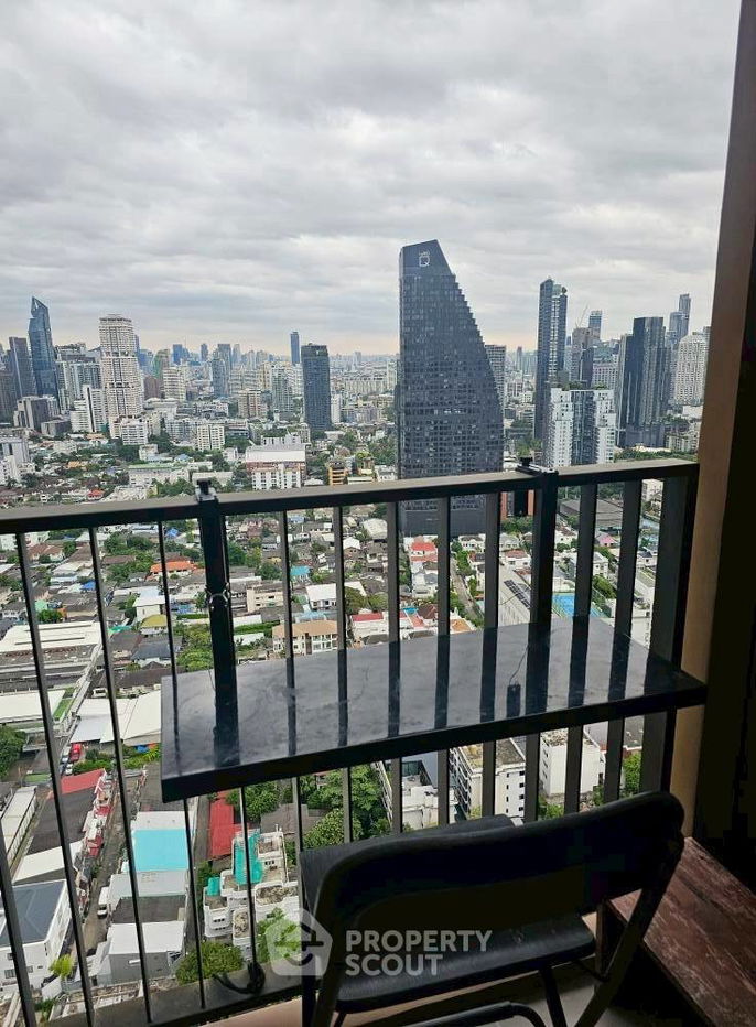 picture 2-BR Condo at Oka Haus Sukhumvit 36 near BTS Thong Lor (ID 2457077) - 3/13