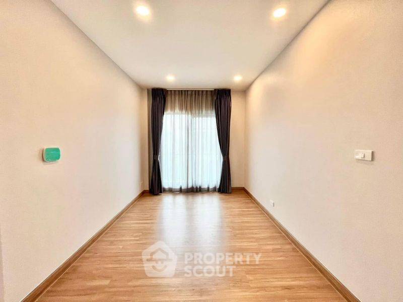 รูป บ้าน 4-ห้องนอน ที่ เซนโทร วิภาวดี ใน ดอนเมือง (ID 2148203) - รูปที่ 9/10