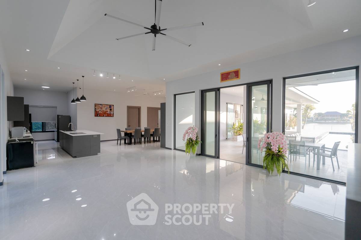 รูป วิลล่า 5-ห้องนอน ใกล้ เดอะ เวเนเซีย (ID 1921727) - รูปที่ 10/10